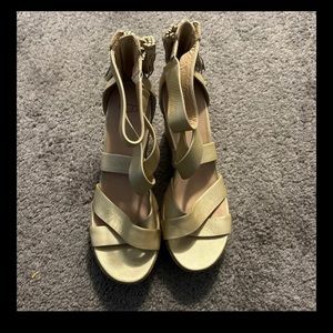 UGG Raquel Metallic Sandals Size 9.  No box